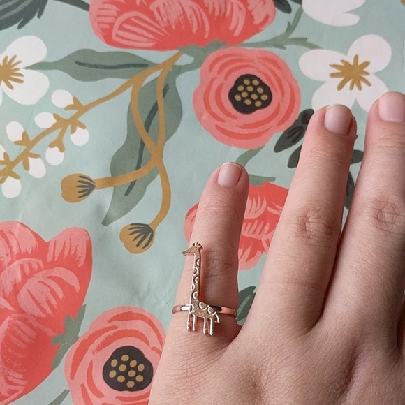 Size 6 dainty kawaii giraffe ring - Picture 3 of 3